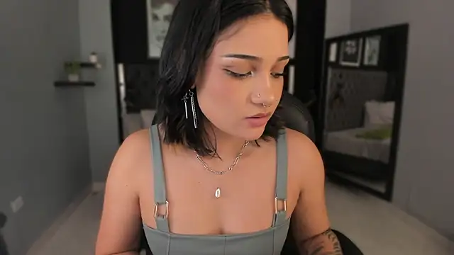 renee shelby  online show from 03/25/26, 08:15