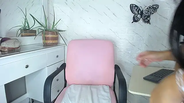 Saritatellez online show from 03/10/25, 10:13