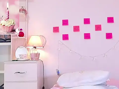 Snapshot of naissha- chatting on 02/05/25, 02:37 naissha- online show from 02/05/25, 02:37