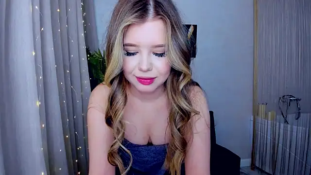 Snapshot of FollowLovee chatting on 03/10/25, 10:45 FollowLovee online show from 03/10/25, 10:45
