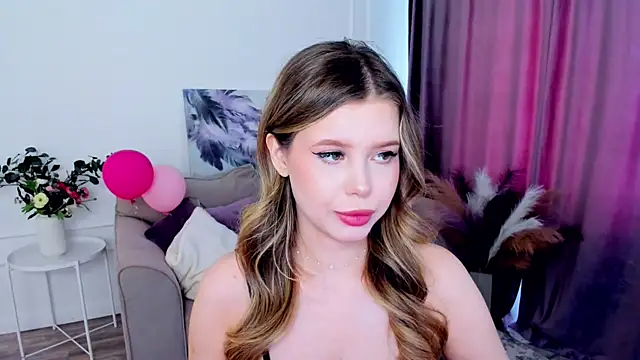 Snapshot of FollowLovee chatting on 09/19/25, 11:44 FollowLovee online show from 09/19/25, 11:44