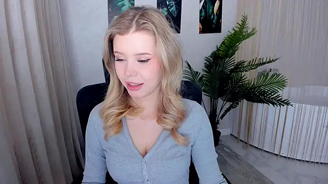 FollowLovee online show from 04/22/26, 08:43