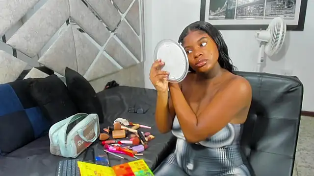 EvaxEmma online show from 04/18/26, 01:37