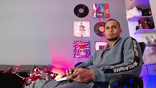 Snapshot of MagnusFrost chatting on 12/31/24, 05:55 MagnusFrost online show from 12/31/24, 05:55