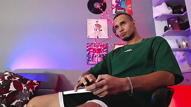 Snapshot of MagnusFrost chatting on 01/03/25, 04:22 MagnusFrost online show from 01/03/25, 04:22