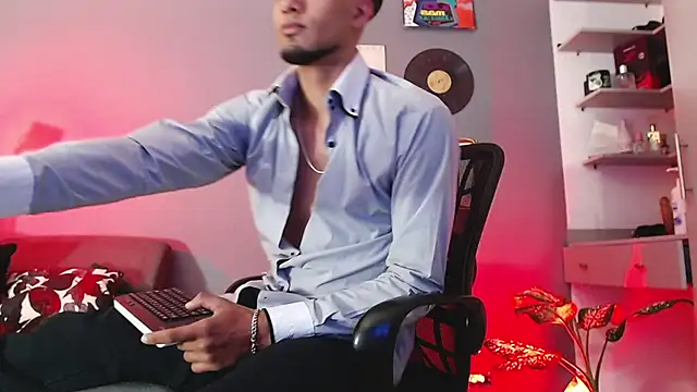 Snapshot of MagnusFrost chatting on 01/16/25, 04:07 MagnusFrost online show from 01/16/25, 04:07