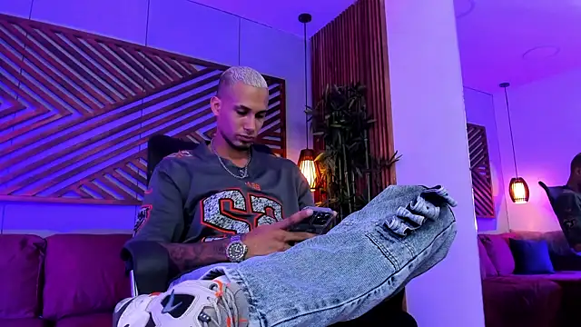 Snapshot of MagnusFrost chatting on 01/25/25, 07:28 MagnusFrost online show from 01/25/25, 07:28