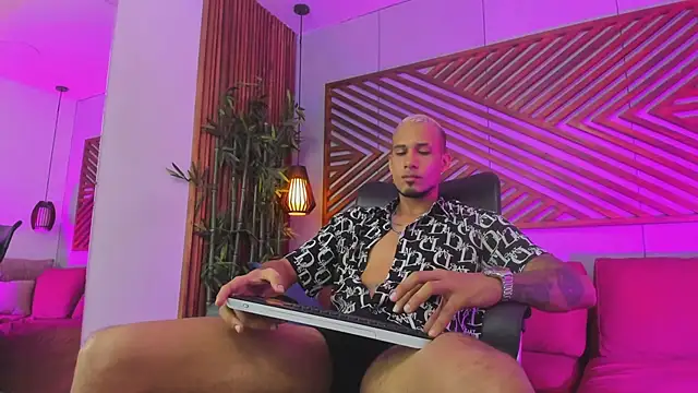 Snapshot of MagnusFrost chatting on 01/31/25, 10:31 MagnusFrost online show from 01/31/25, 10:31