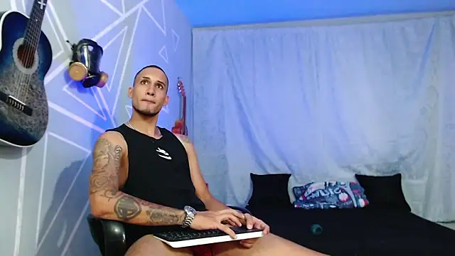 Snapshot of MagnusFrost chatting on 02/07/25, 01:25 MagnusFrost online show from 02/07/25, 01:25