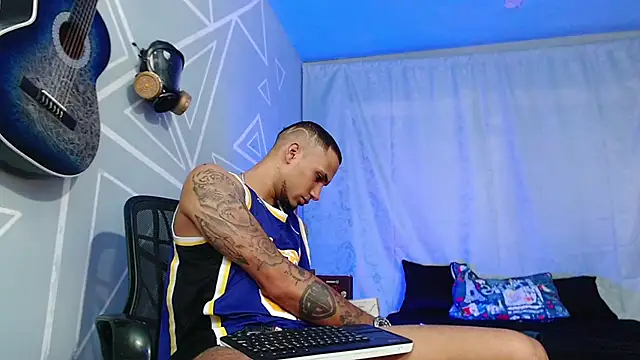 Snapshot of MagnusFrost chatting on 02/07/25, 09:04 MagnusFrost online show from 02/07/25, 09:04