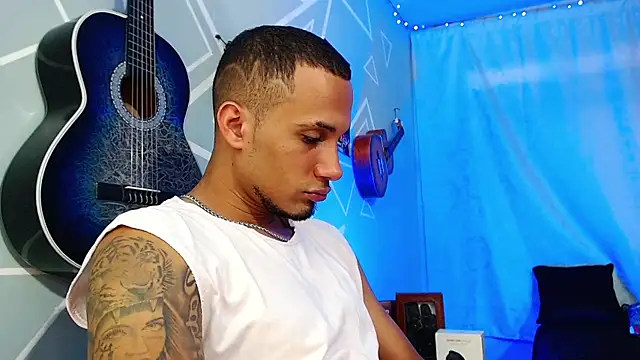 Snapshot of MagnusFrost chatting on 02/19/25, 07:59 MagnusFrost online show from 02/19/25, 07:59