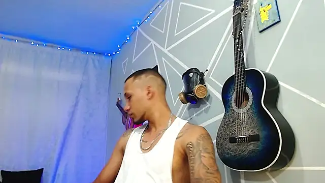 Snapshot of MagnusFrost chatting on 02/21/25, 09:22 MagnusFrost online show from 02/21/25, 09:22