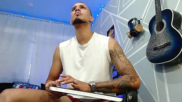 Snapshot of MagnusFrost chatting on 03/03/25, 05:07 MagnusFrost online show from 03/03/25, 05:07