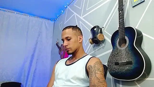 Snapshot of MagnusFrost chatting on 03/04/25, 11:22 MagnusFrost online show from 03/04/25, 11:22