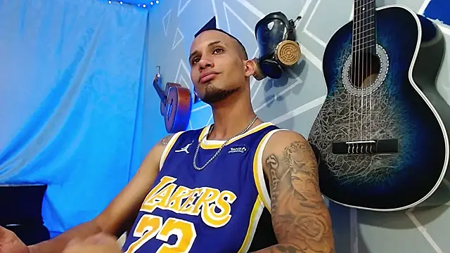 Snapshot of MagnusFrost chatting on 03/18/25, 12:05 MagnusFrost online show from 03/18/25, 12:05