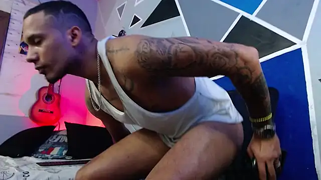 Snapshot of MagnusFrost chatting on 09/17/25, 07:54 MagnusFrost online show from 09/17/25, 07:54