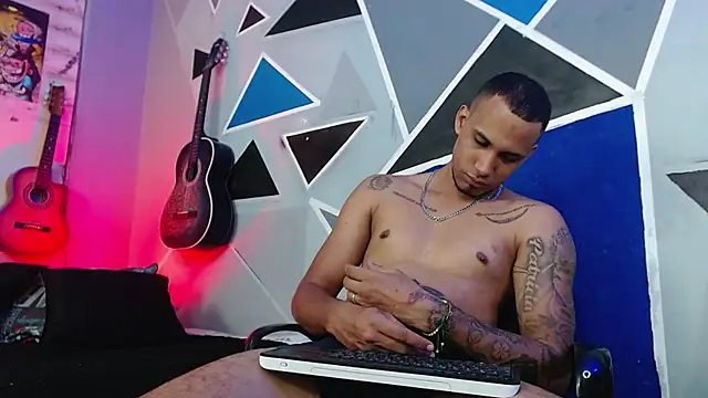 Snapshot of MagnusFrost chatting on 09/21/25, 09:00 MagnusFrost online show from 09/21/25, 09:00