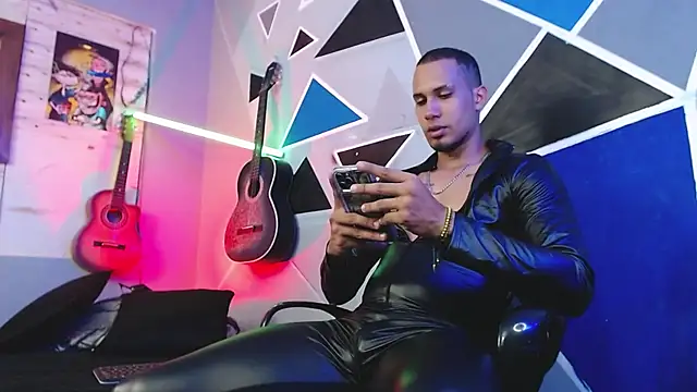 Snapshot of MagnusFrost chatting on 10/09/25, 03:48 MagnusFrost online show from 10/09/25, 03:48