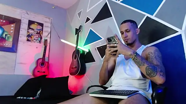 Snapshot of MagnusFrost chatting on 11/12/25, 05:52 MagnusFrost online show from 11/12/25, 05:52