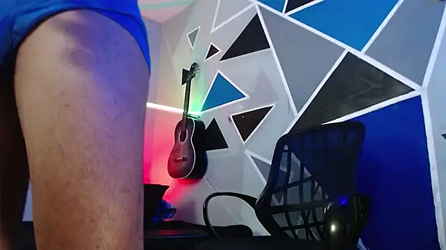 Snapshot of MagnusFrost chatting on 11/14/25, 04:00 MagnusFrost online show from 11/14/25, 04:00