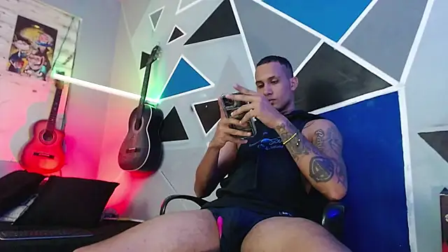 Snapshot of MagnusFrost chatting on 11/20/25, 12:44 MagnusFrost online show from 11/20/25, 12:44