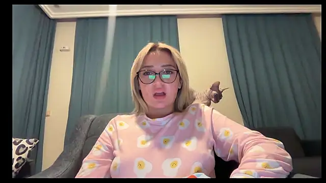 yaprakmericc online show from 11/22/25, 11:26