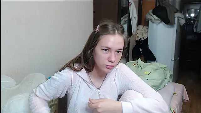 leila bambi  online show from 01/12/25, 05:54