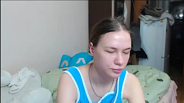 leila bambi  online show from 01/15/25, 01:20