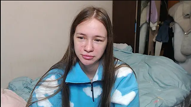 leila bambi  online show from 02/13/25, 04:28