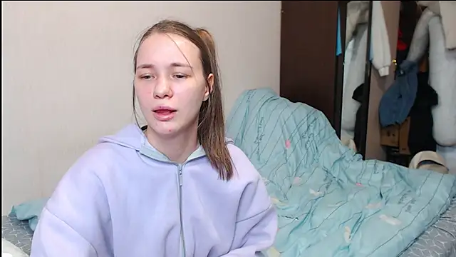 leila bambi  online show from 02/20/25, 02:51