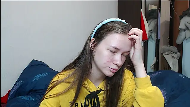 leila bambi  online show from 03/11/25, 04:40