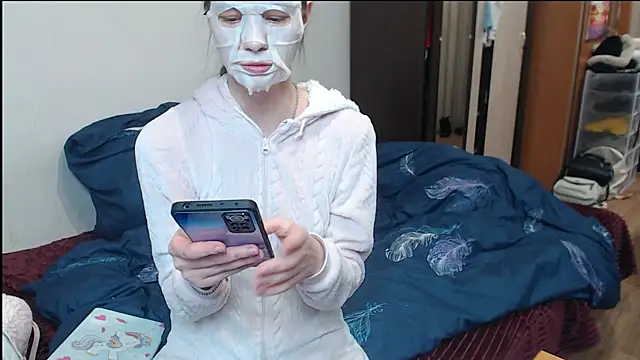 leila bambi  online show from 03/14/25, 04:43