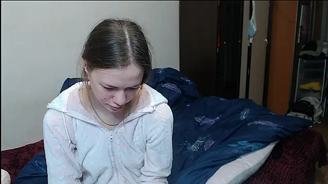 leila bambi  online show from 03/14/25, 06:50