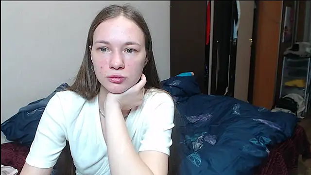 leila bambi  online show from 03/14/25, 09:54