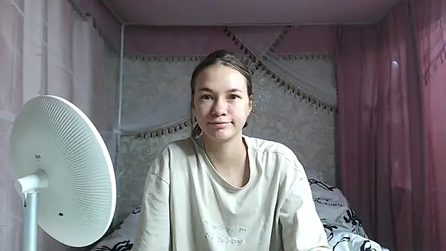 leila bambi  online show from 11/23/25, 12:49