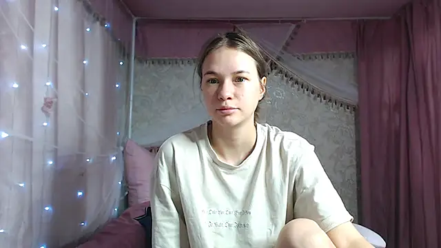 leila bambi  online show from 11/26/25, 03:46