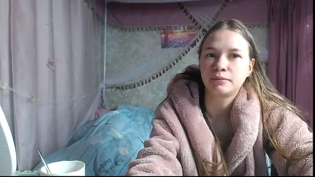 leila bambi  online show from 12/21/25, 06:59