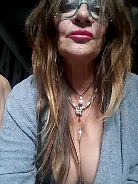 Snapshot of gildamilf chatting on 10/25/25, 01:29 gildamilf online show from 10/25/25, 01:29