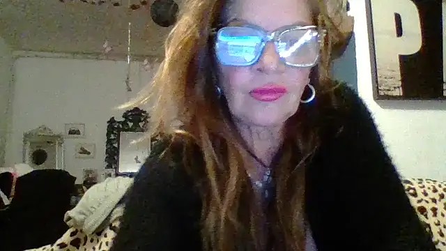 Snapshot of gildamilf chatting on 10/31/25, 07:59 gildamilf online show from 10/31/25, 07:59