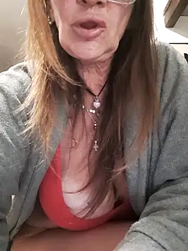 Snapshot of gildamilf chatting on 11/15/25, 10:37 gildamilf online show from 11/15/25, 10:37