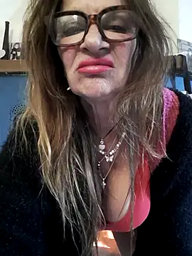 Snapshot of gildamilf chatting on 11/20/25, 01:22 gildamilf online show from 11/20/25, 01:22