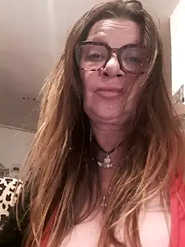 Snapshot of gildamilf chatting on 11/22/25, 11:59 gildamilf online show from 11/22/25, 11:59