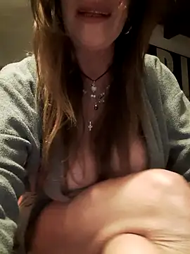 Snapshot of gildamilf chatting on 11/24/25, 04:18 gildamilf online show from 11/24/25, 04:18