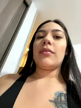 Snapshot of Latina_vanessa chatting on 10/10/25, 10:53 Latina vanessa online show from 10/10/25, 10:53