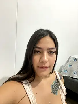 Latina vanessa online show from 10/24/25, 10:39