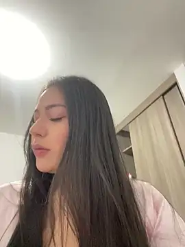 Latina vanessa online show from 11/24/25, 11:37