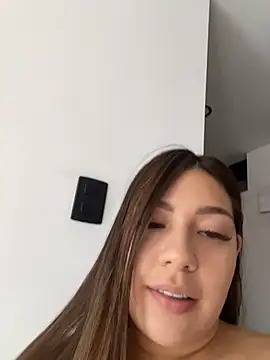 Snapshot of Latina_vanessa chatting on 06/17/26, 06:31 Latina vanessa online show from 06/17/26, 06:31