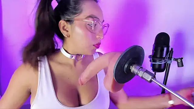 Snapshot of Leticia_brownn1 chatting on 09/14/25, 05:45 Leticia brownn1 online show from 09/14/25, 05:45