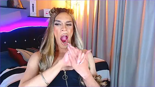 camila hootie online show from 12/28/24, 07:00