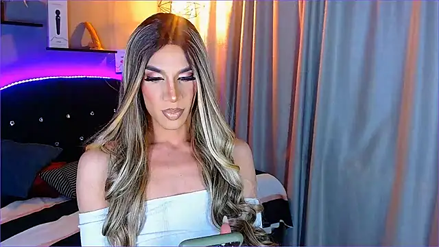 camila hootie online show from 01/04/25, 03:18